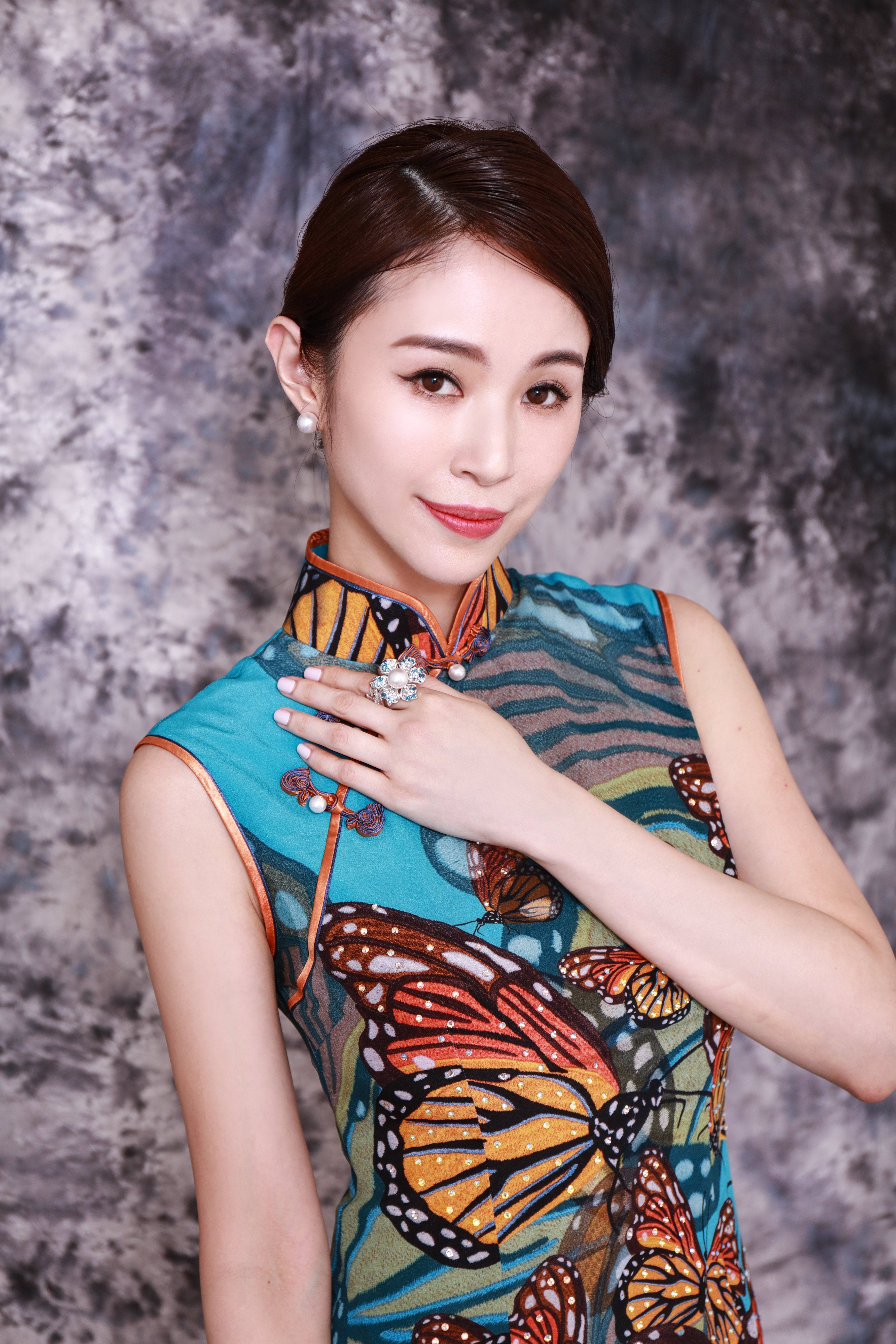 【BUTTERFLY】100% Silk Crystal Cheongsam