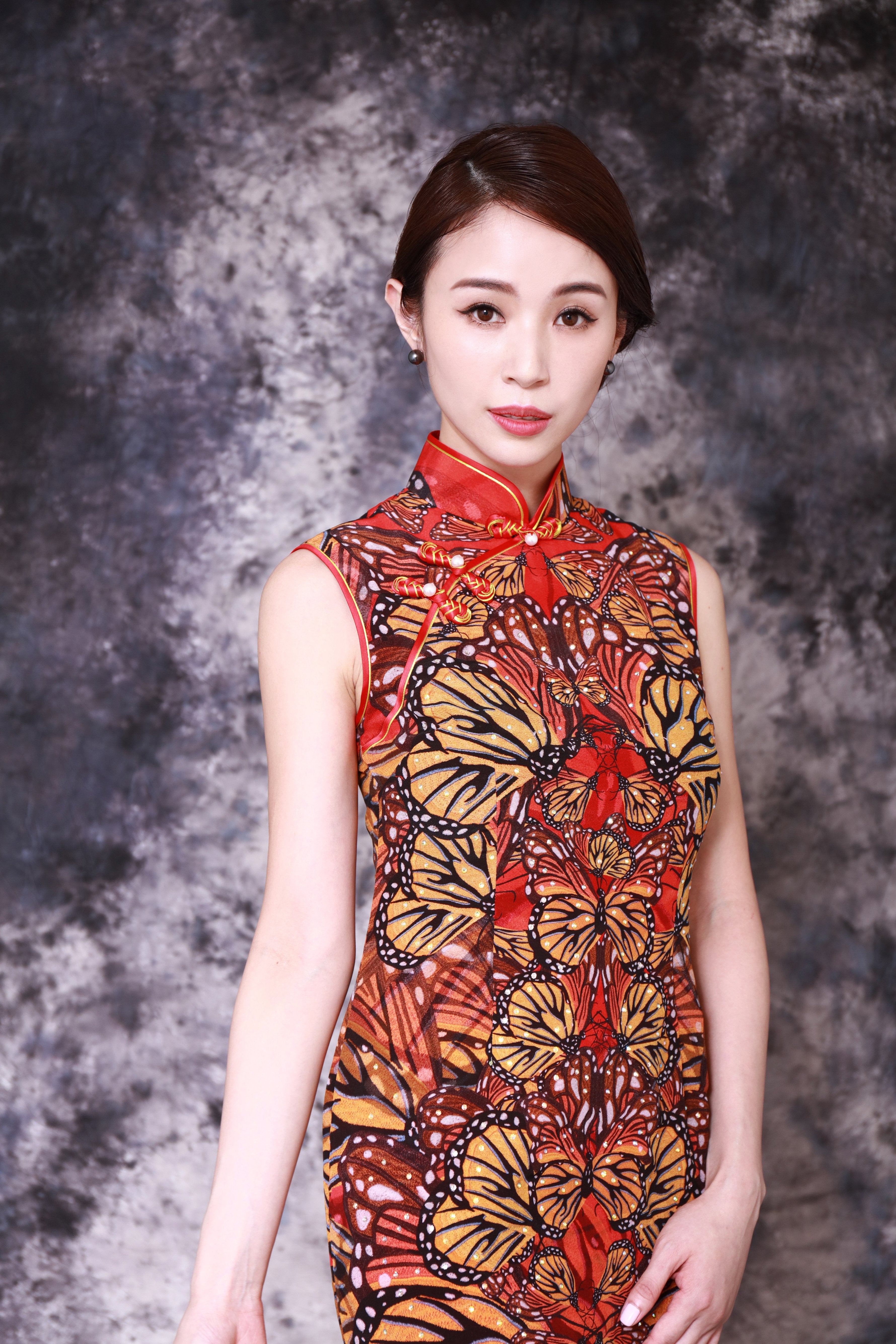 【BUTTERFLY】100% Silk Crystal Cheongsam