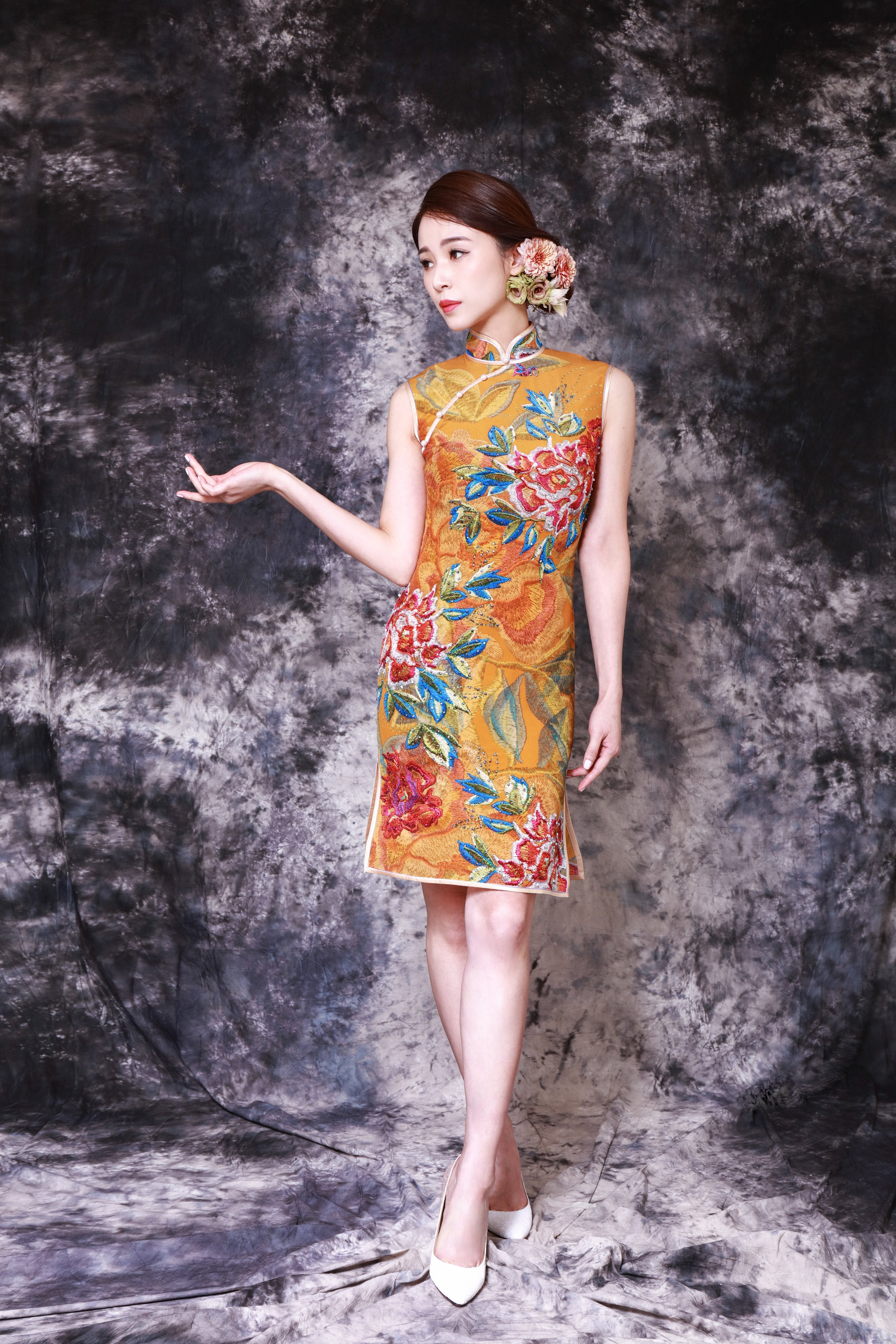 【PEONY】 100% Silk Crystal Cheongsam