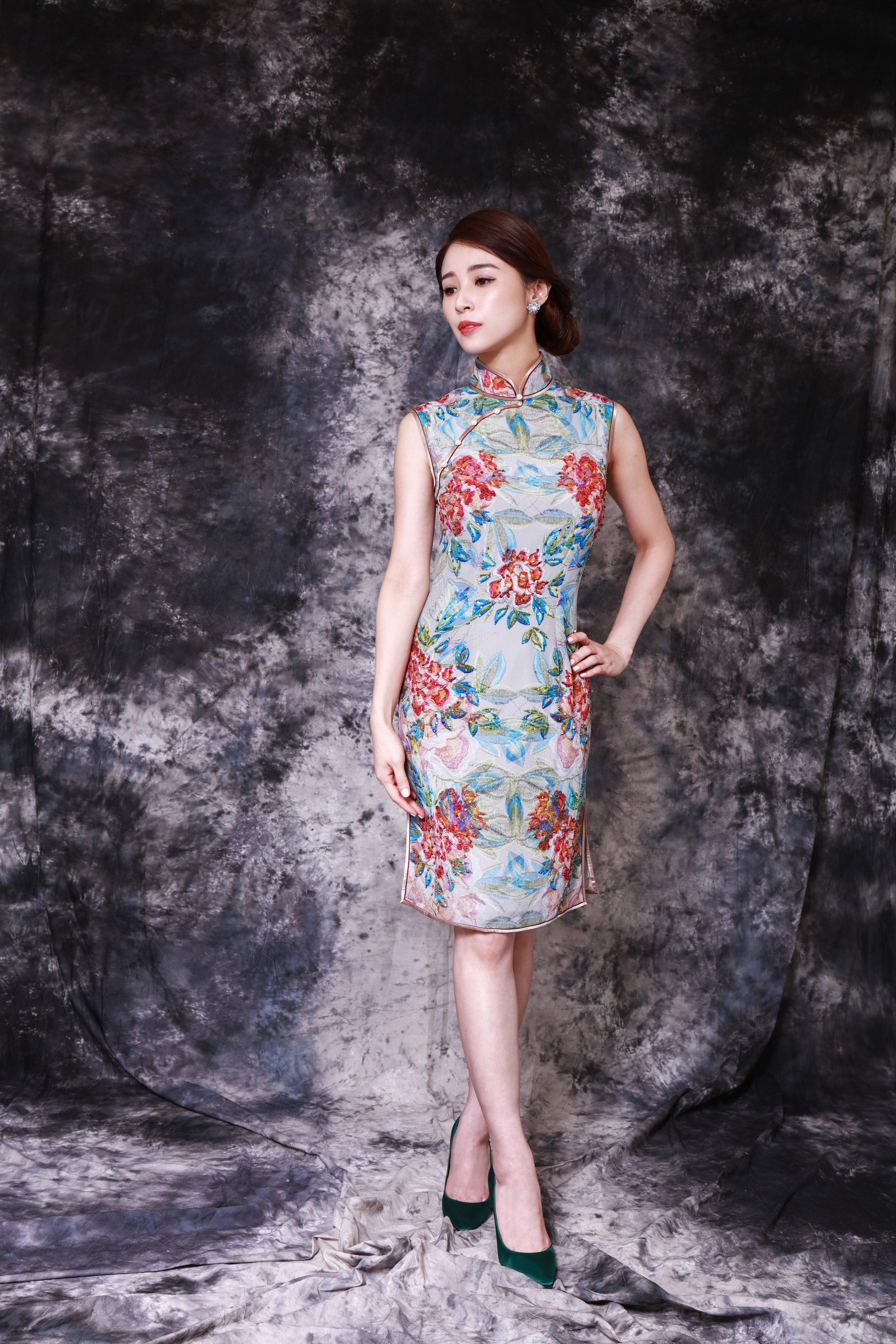 【PEONY】 100% Silk Crystal Cheongsam