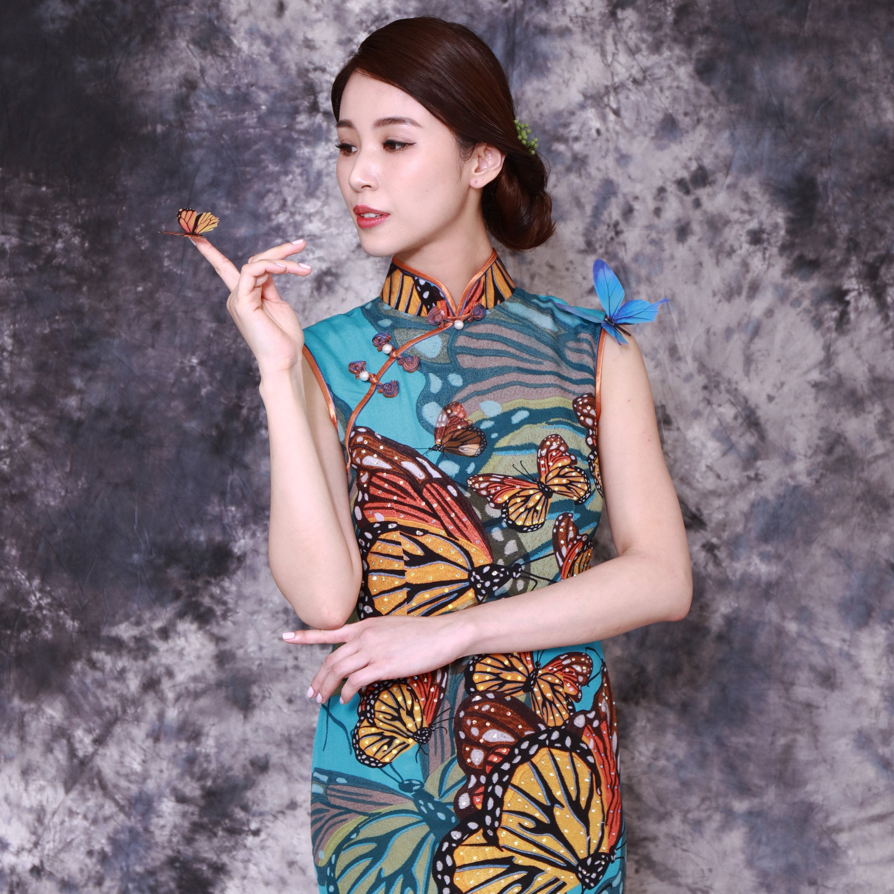 【BUTTERFLY】100% Silk Crystal Cheongsam