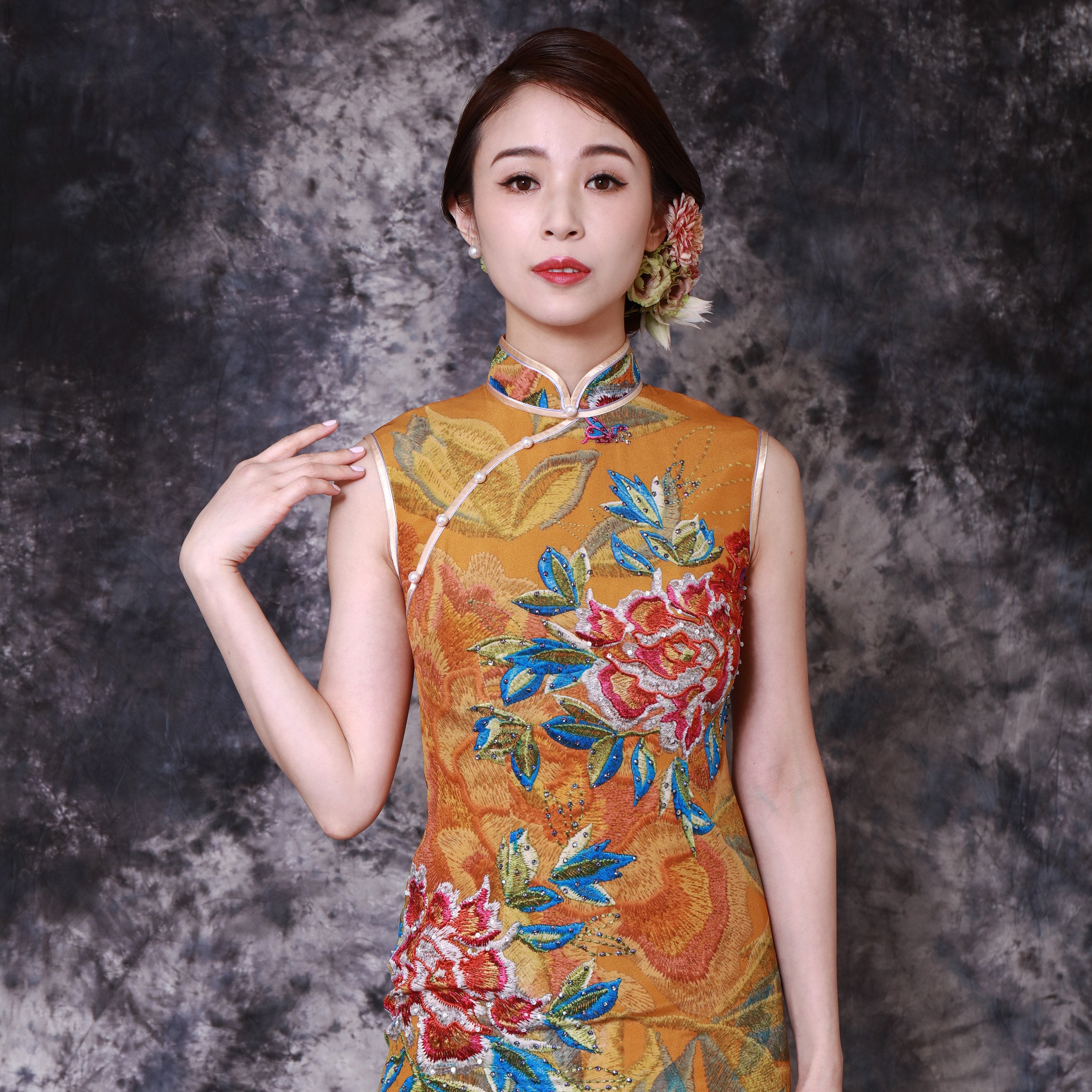 【PEONY】 100% Silk Crystal Cheongsam